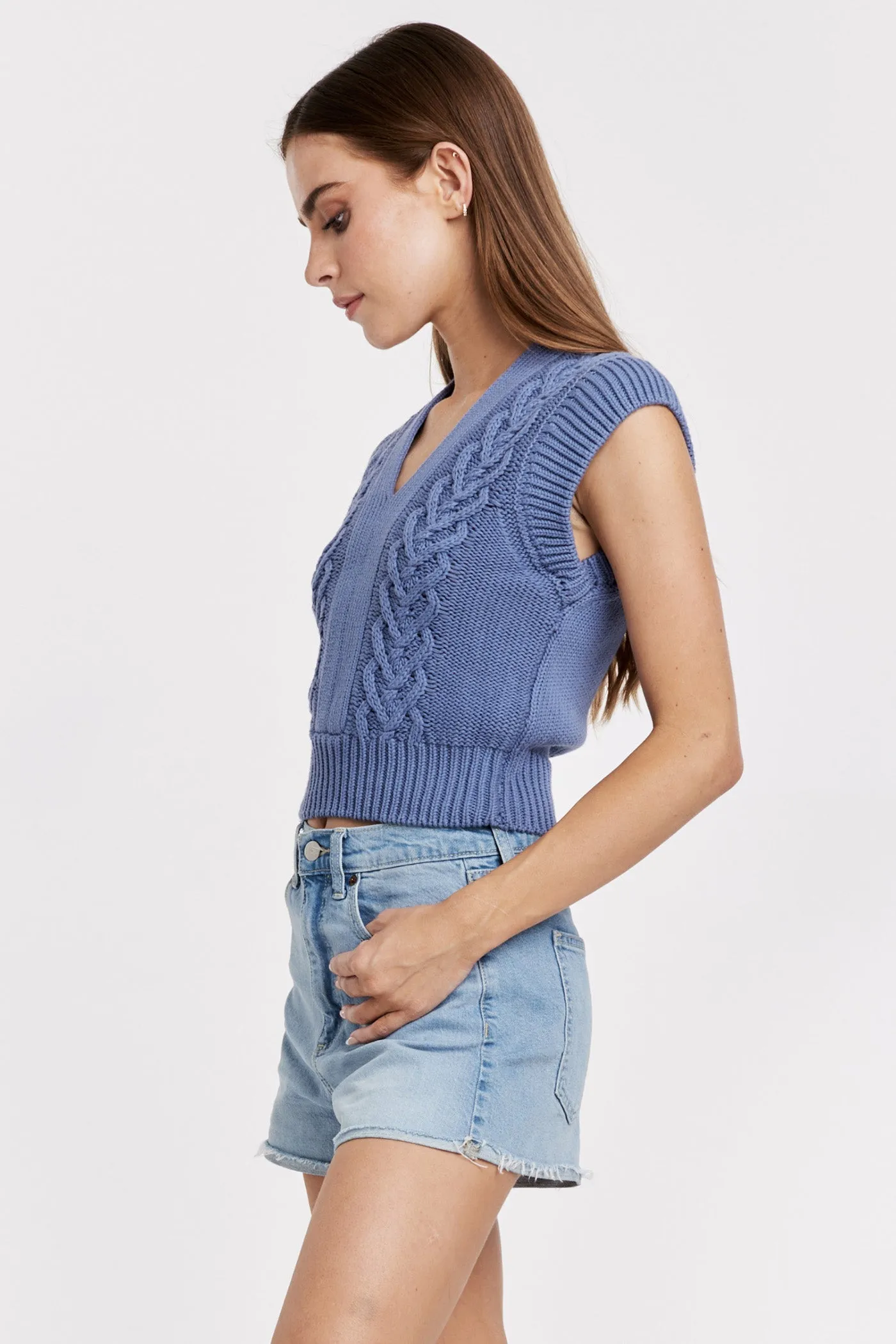 EMBERLY SWEATER VEST STORMY BLUE
