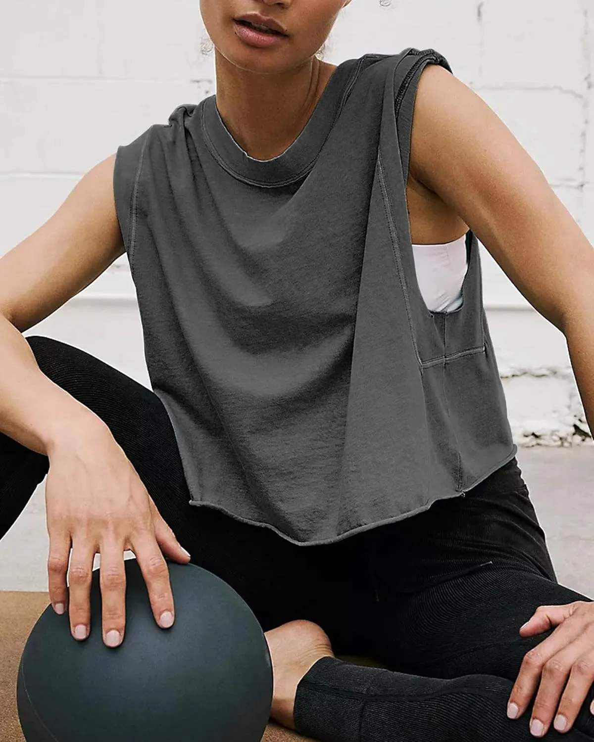 HUGOOME Women Workout Tank Tops Oversized Crop Sleeveless Tee Loose Fit Boxy Basic Yoga Active Summer T Shirts Gym 2025