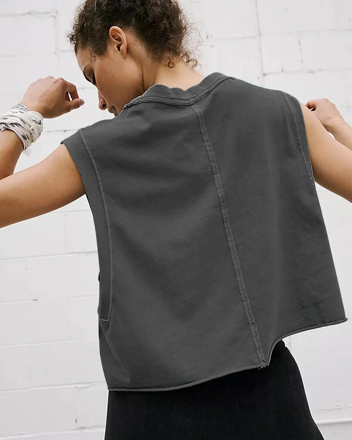 HUGOOME Women Workout Tank Tops Oversized Crop Sleeveless Tee Loose Fit Boxy Basic Yoga Active Summer T Shirts Gym 2025