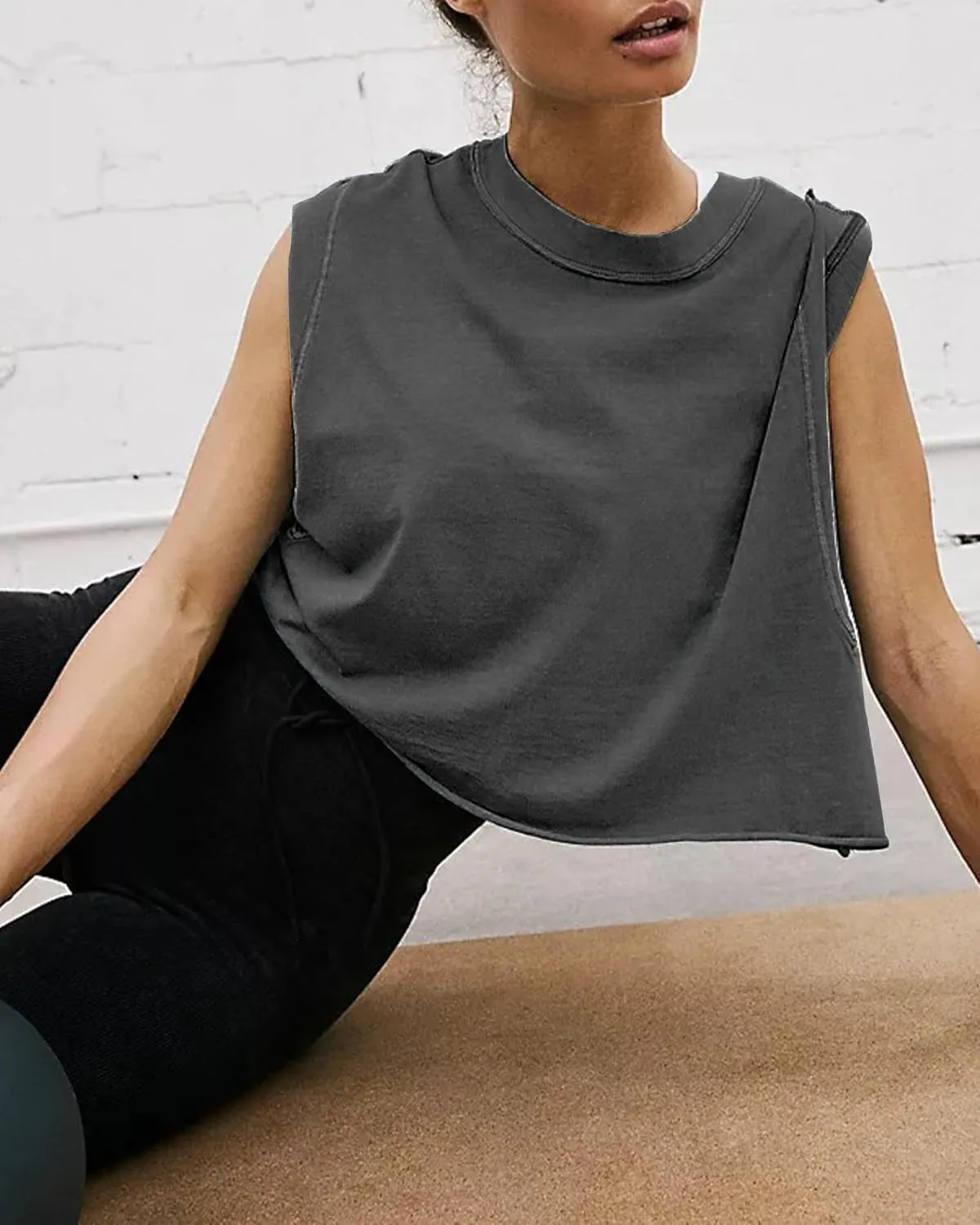 HUGOOME Women Workout Tank Tops Oversized Crop Sleeveless Tee Loose Fit Boxy Basic Yoga Active Summer T Shirts Gym 2025