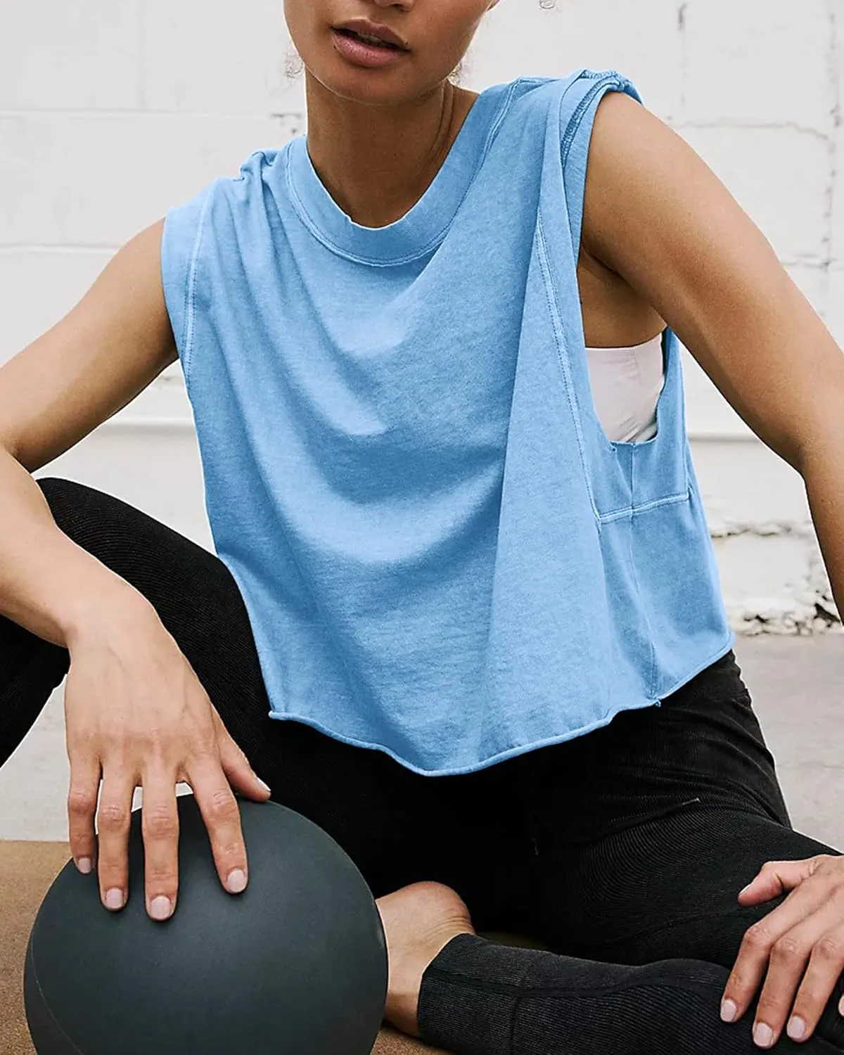 HUGOOME Women Workout Tank Tops Oversized Crop Sleeveless Tee Loose Fit Boxy Basic Yoga Active Summer T Shirts Gym 2025