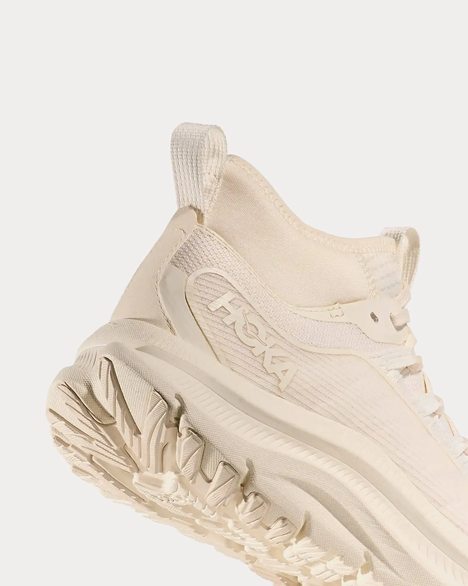 Kawana Mid Alabaster / Alabaster Running Shoes