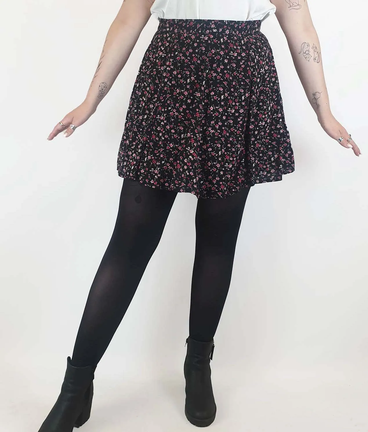 Princess Highway black floralprint  A-line mini skirt size 14, best fits 12-14