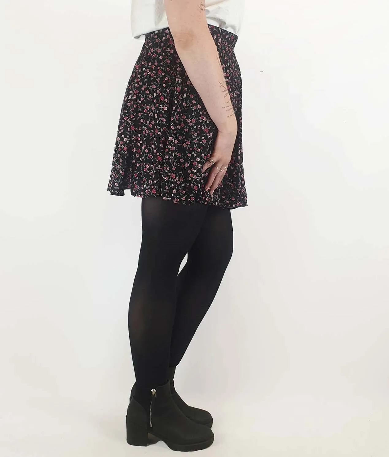 Princess Highway black floralprint  A-line mini skirt size 14, best fits 12-14