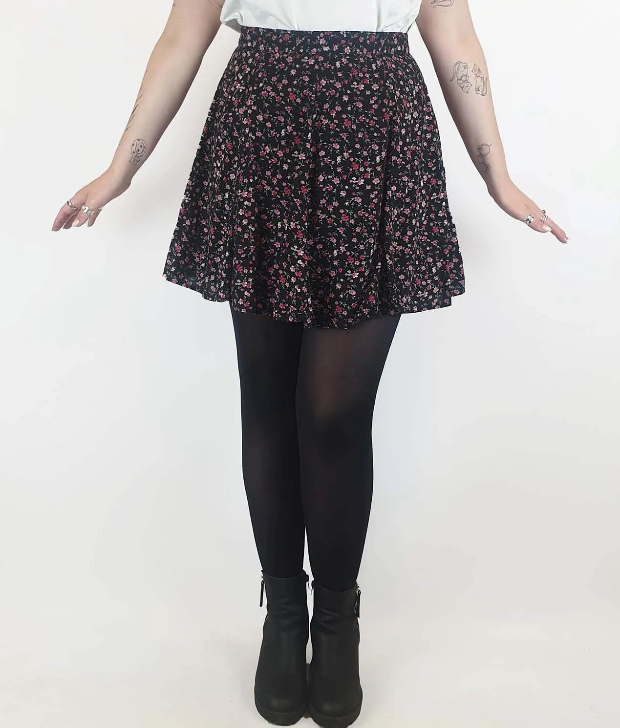 Princess Highway black floralprint  A-line mini skirt size 14, best fits 12-14