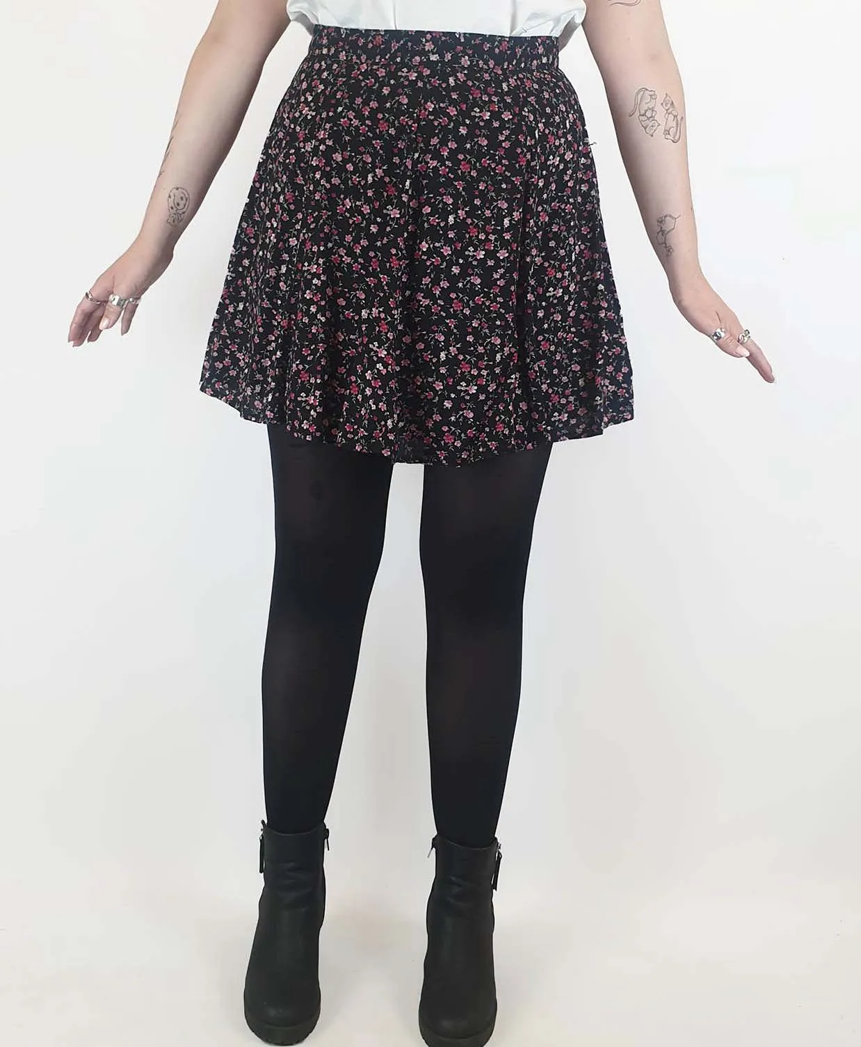 Princess Highway black floralprint  A-line mini skirt size 14, best fits 12-14